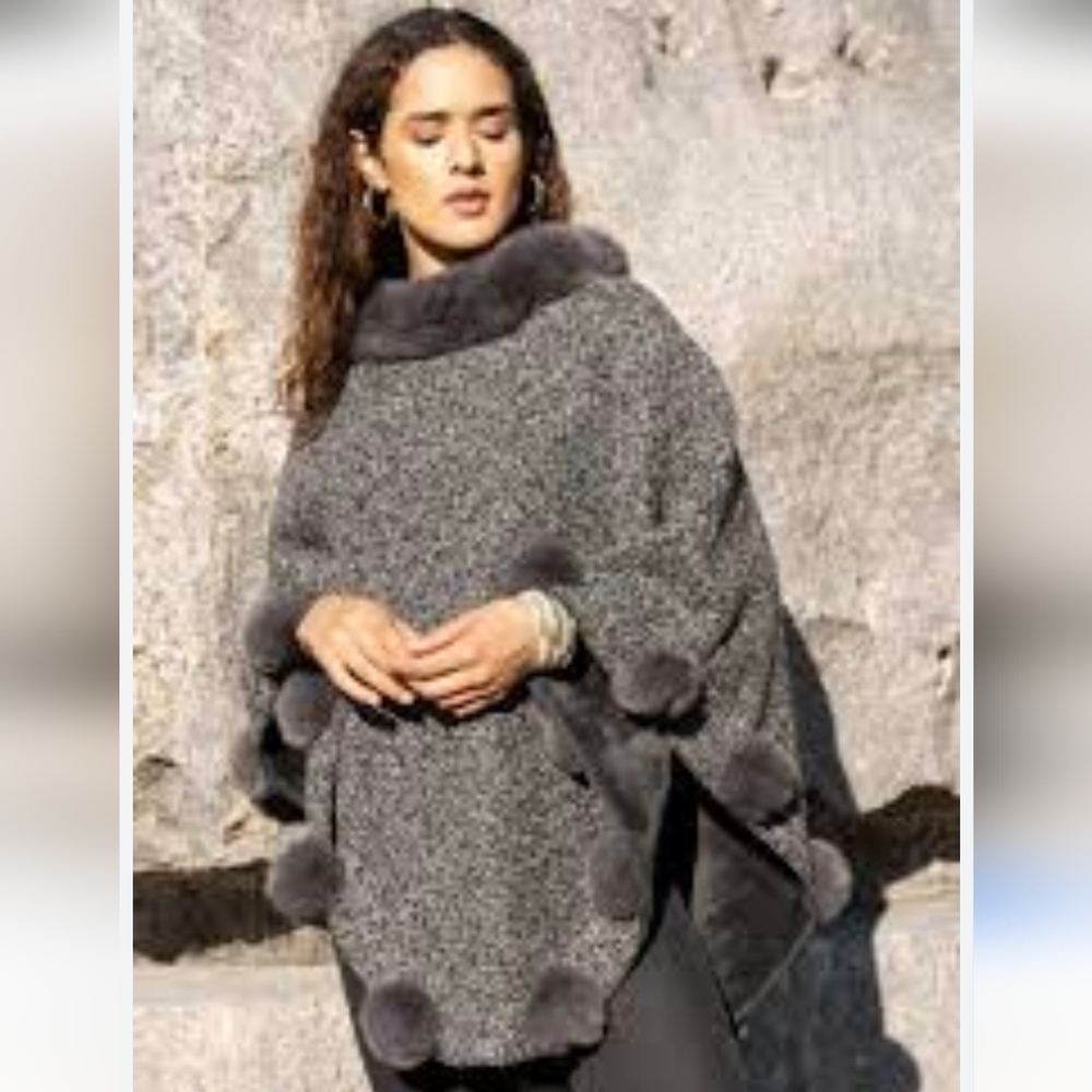 SAACHI Poncho One Size Pom Pom Faux Fur Collar One Size